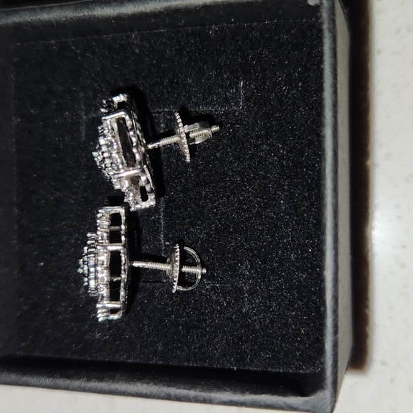 BRAND NEW DIAMOND EARRINGS - Picture 2 of 2